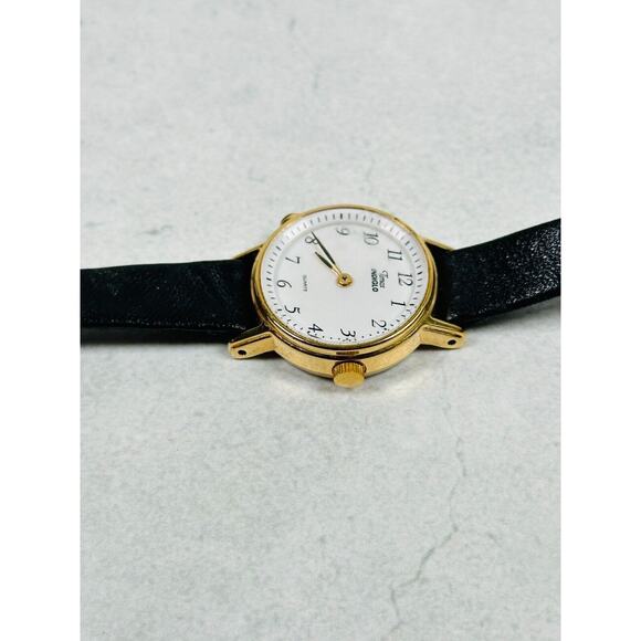 VTG Timex Watch Womens 23mm Gold Tone Classic Water Resistant New Battery - Picture 5 of 11